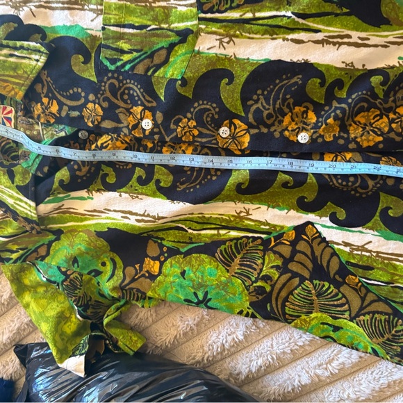 Vintage Hawaiian button up shirt - Picture 7 of 9